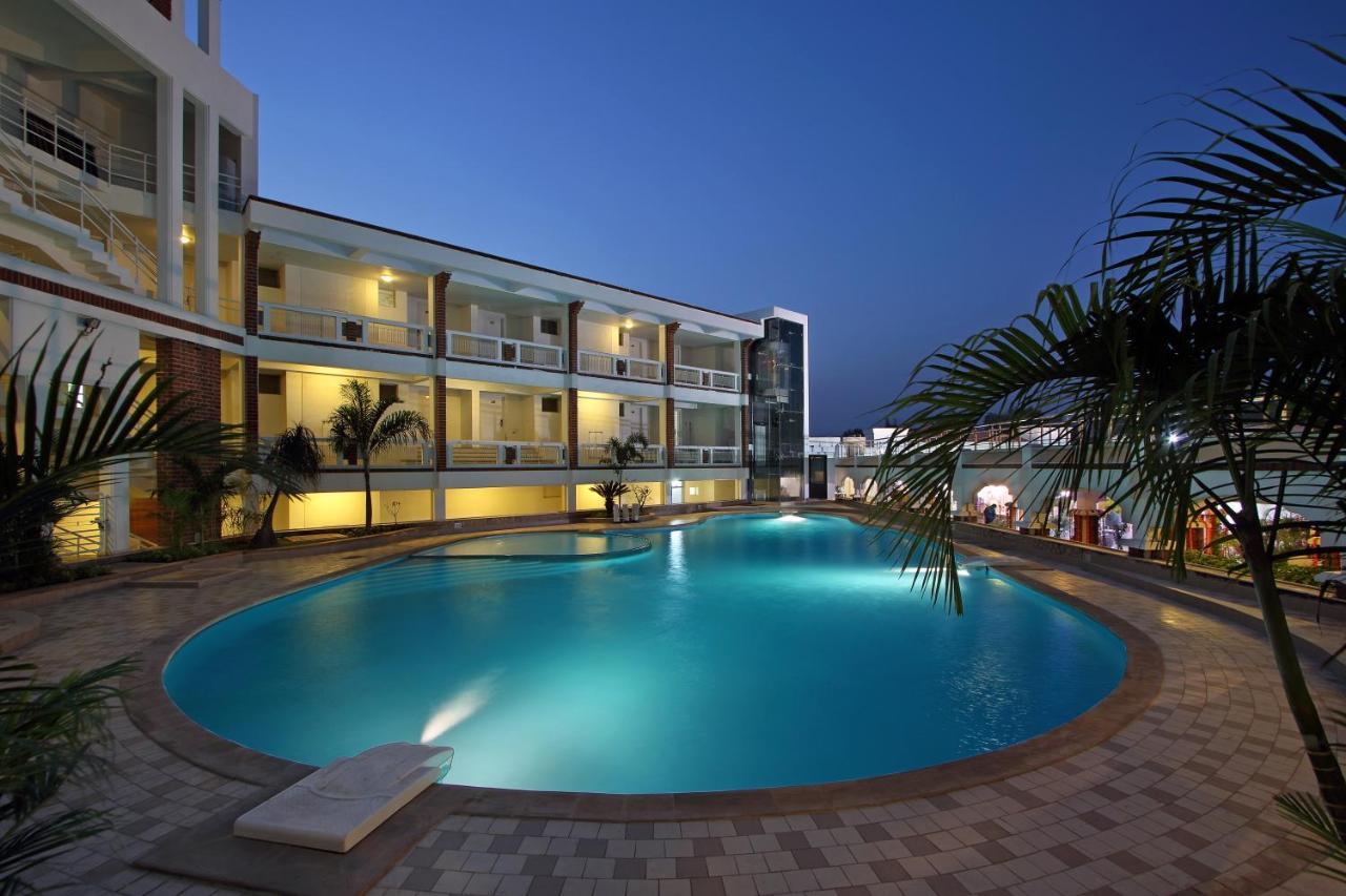 Prakruti Resort ヴァドーダラー エクステリア 写真